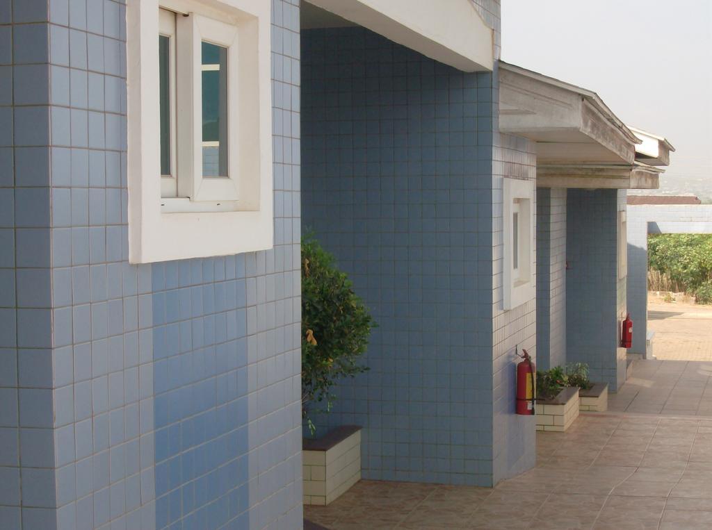 De Holiday Beach Hotel Kokrobite Εξωτερικό φωτογραφία
