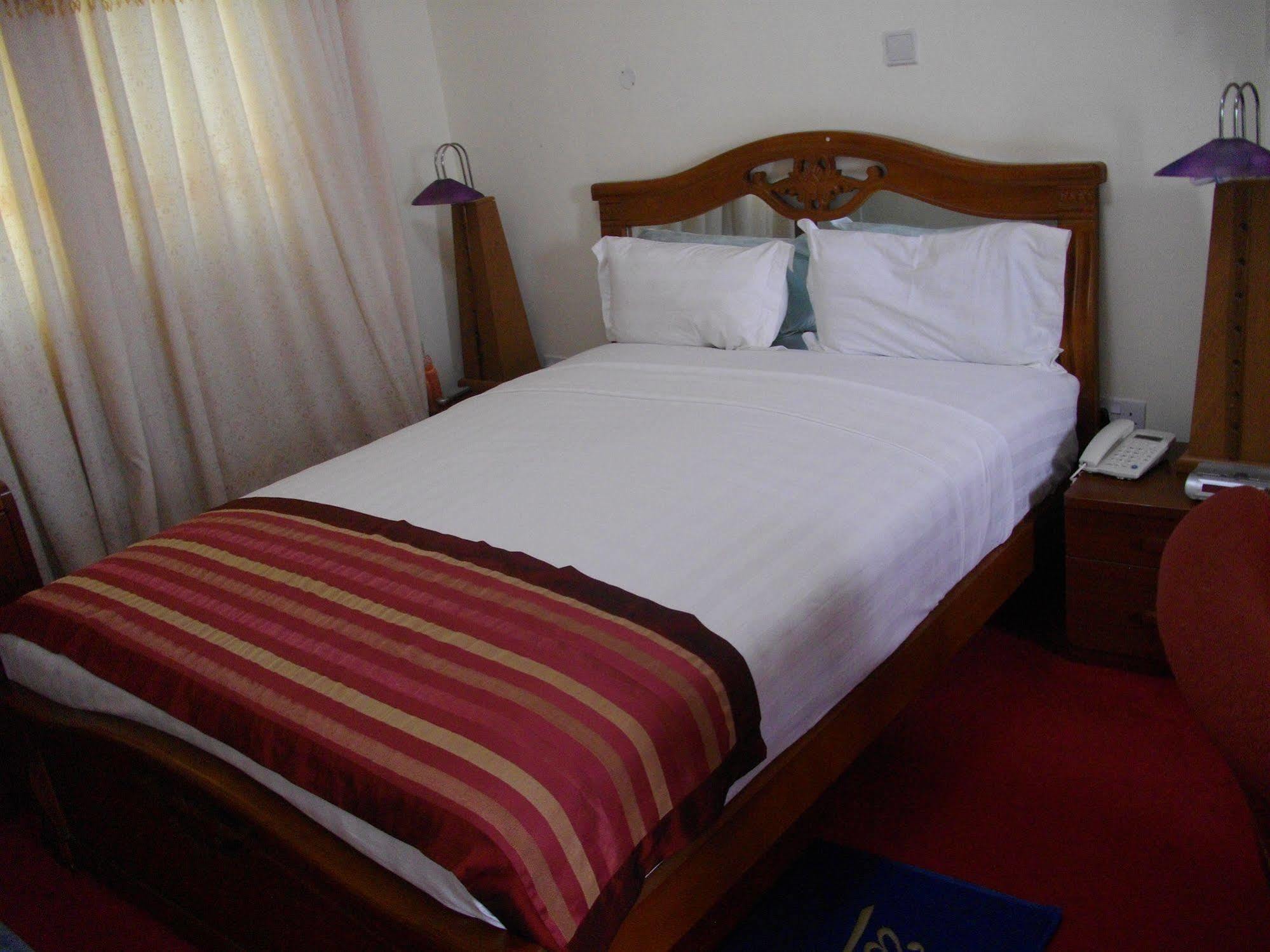 De Holiday Beach Hotel Kokrobite Εξωτερικό φωτογραφία