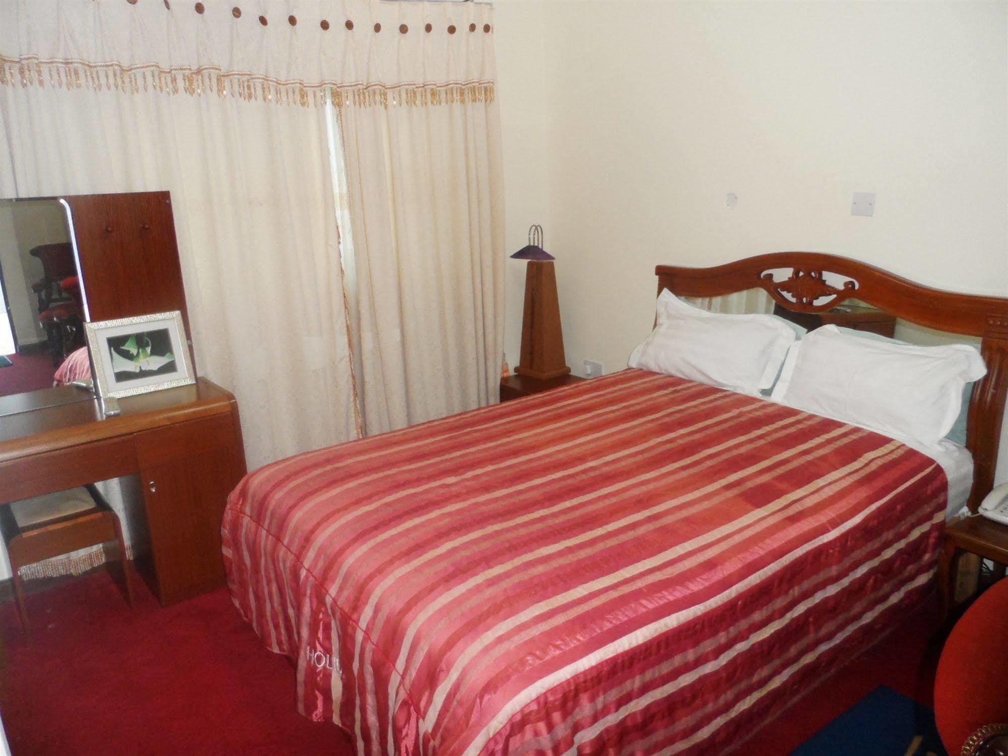 De Holiday Beach Hotel Kokrobite Εξωτερικό φωτογραφία