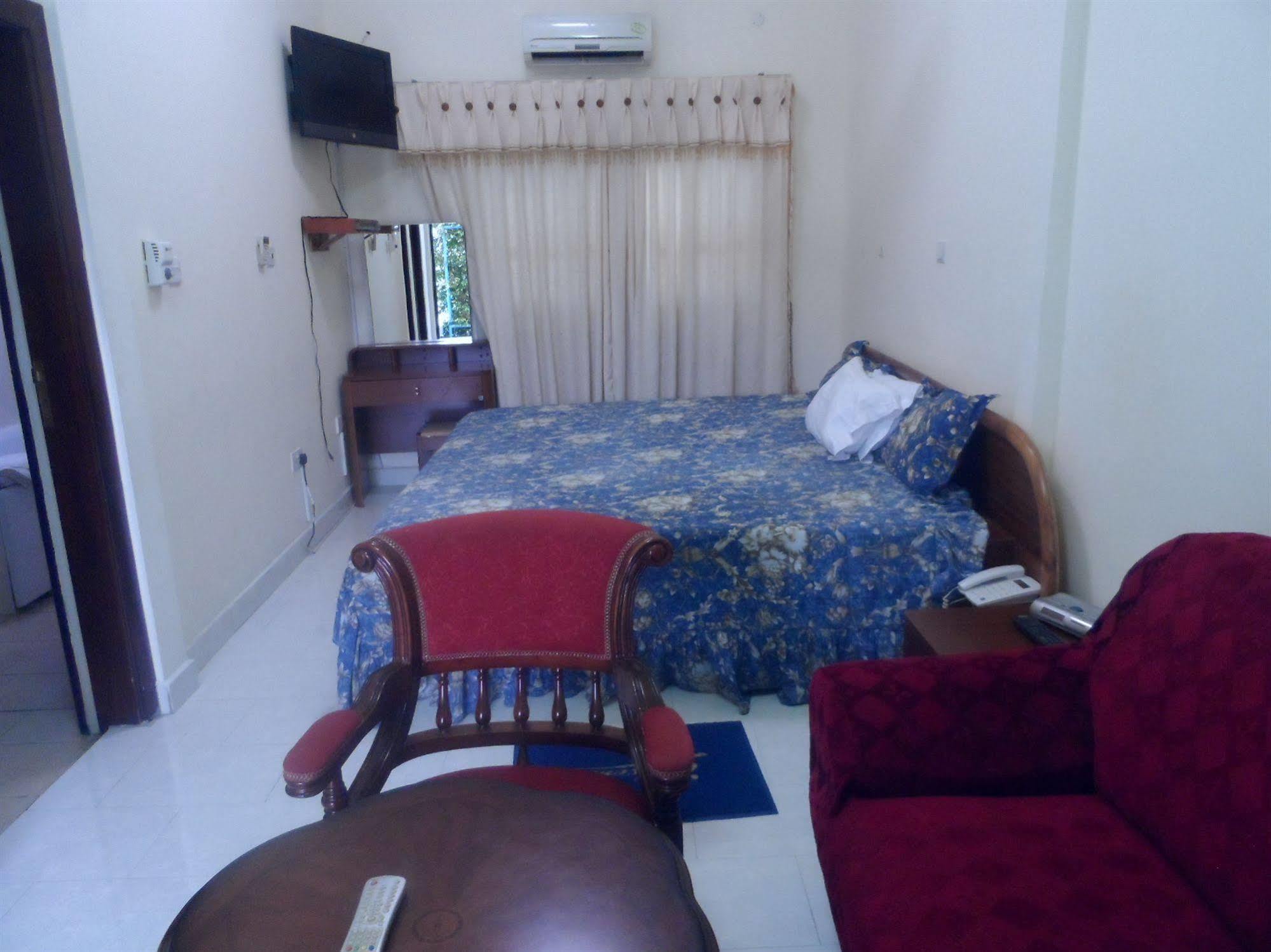 De Holiday Beach Hotel Kokrobite Εξωτερικό φωτογραφία