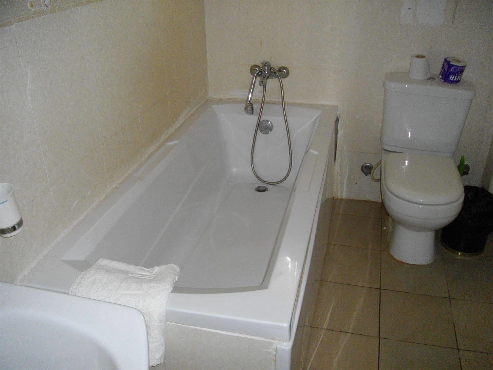 De Holiday Beach Hotel Kokrobite Εξωτερικό φωτογραφία