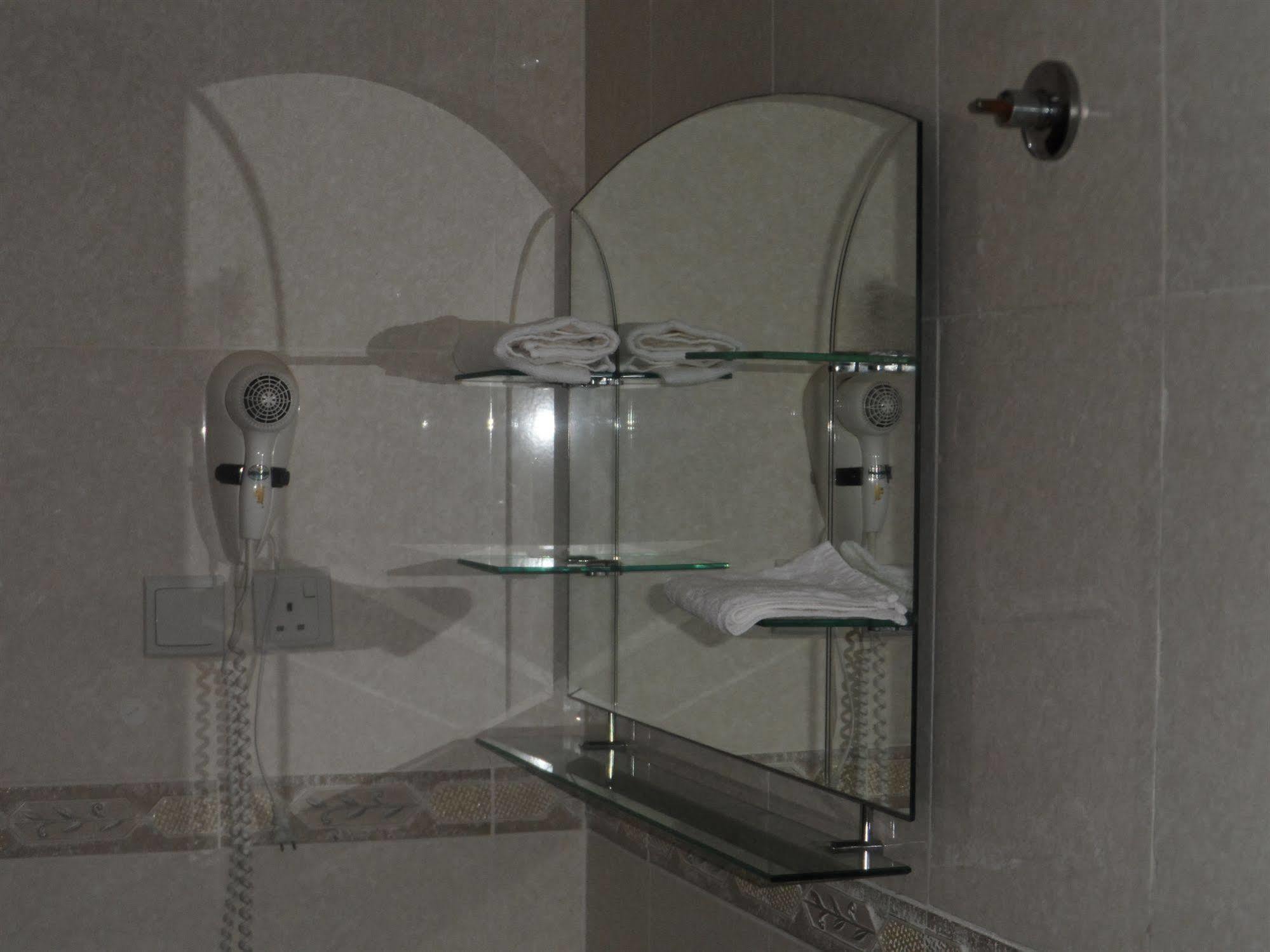 De Holiday Beach Hotel Kokrobite Εξωτερικό φωτογραφία