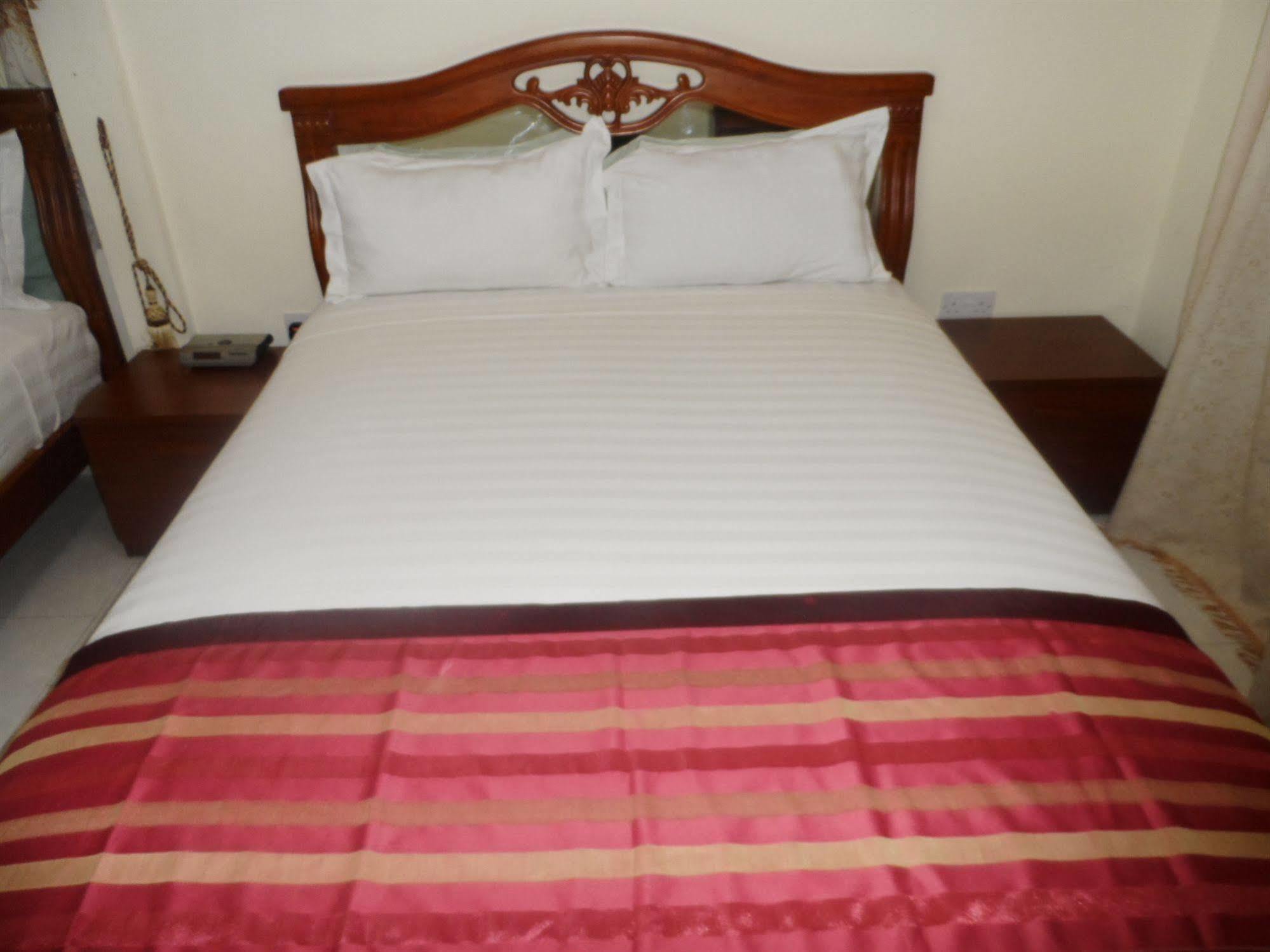 De Holiday Beach Hotel Kokrobite Εξωτερικό φωτογραφία