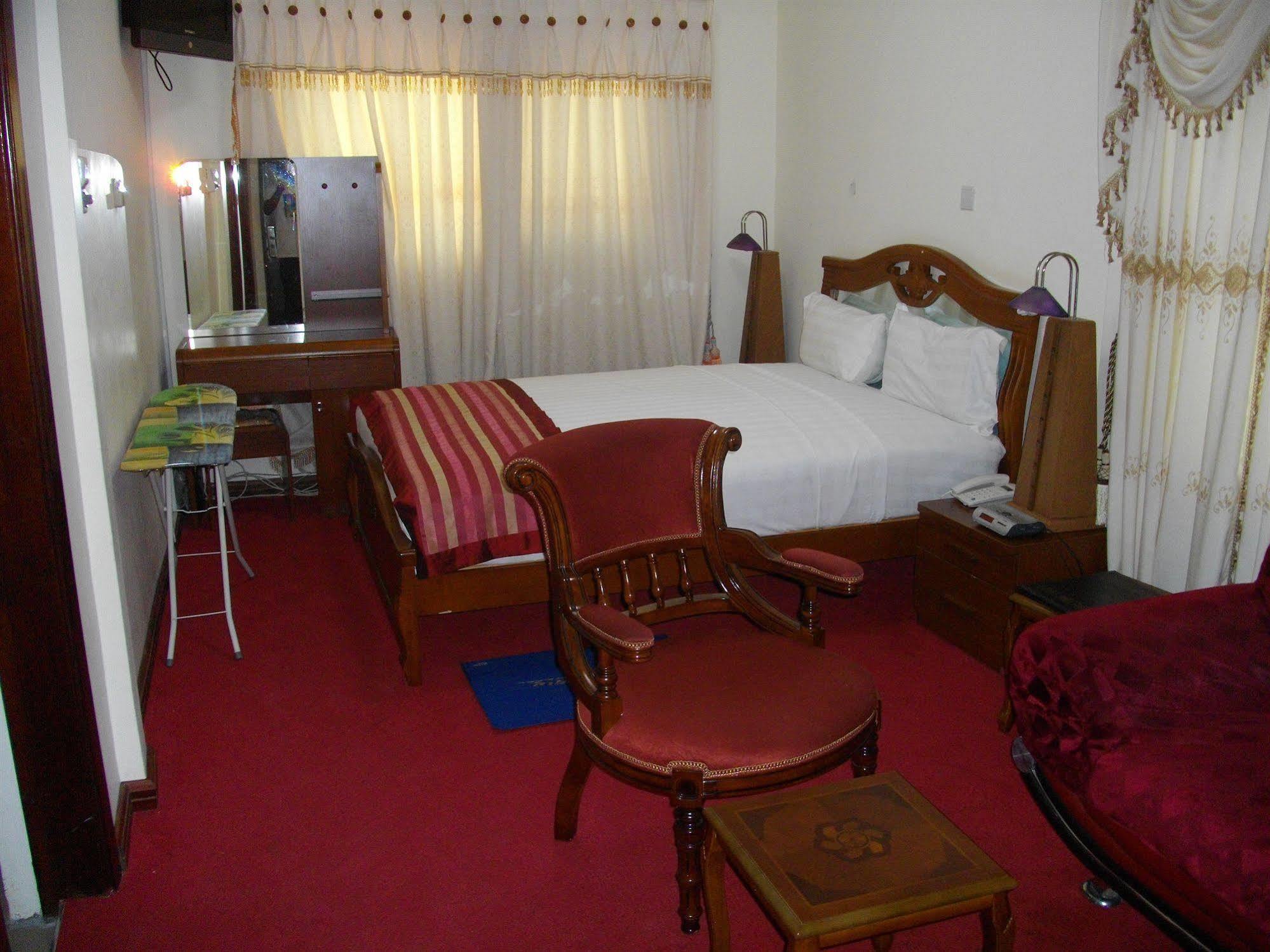 De Holiday Beach Hotel Kokrobite Εξωτερικό φωτογραφία