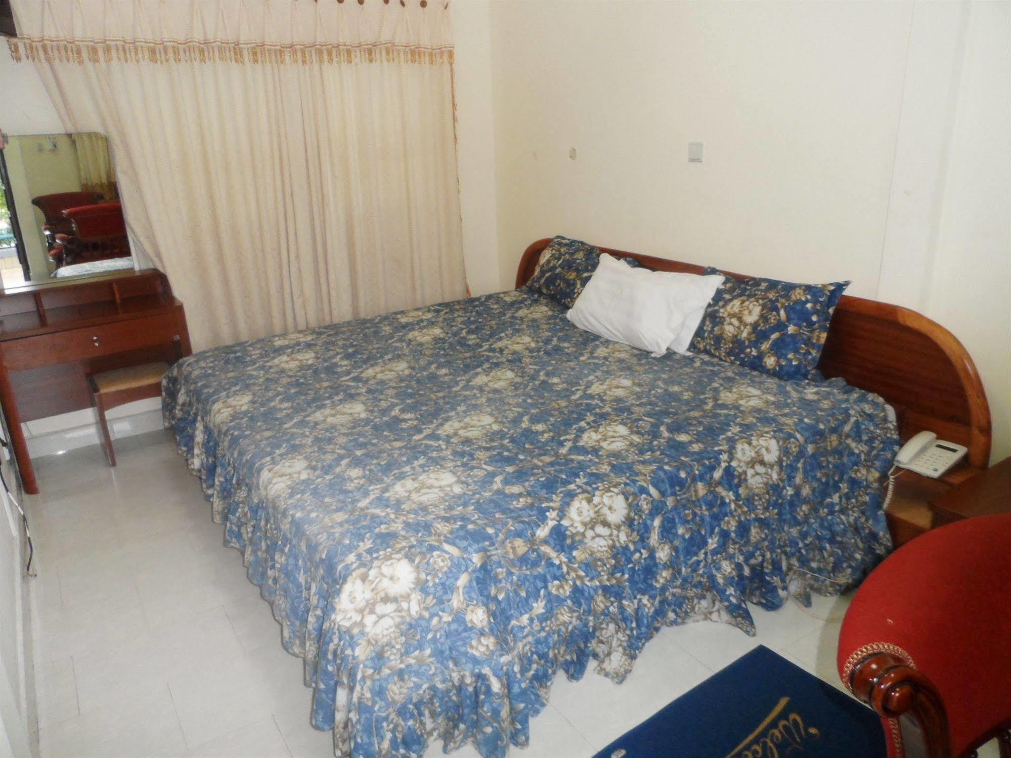 De Holiday Beach Hotel Kokrobite Εξωτερικό φωτογραφία