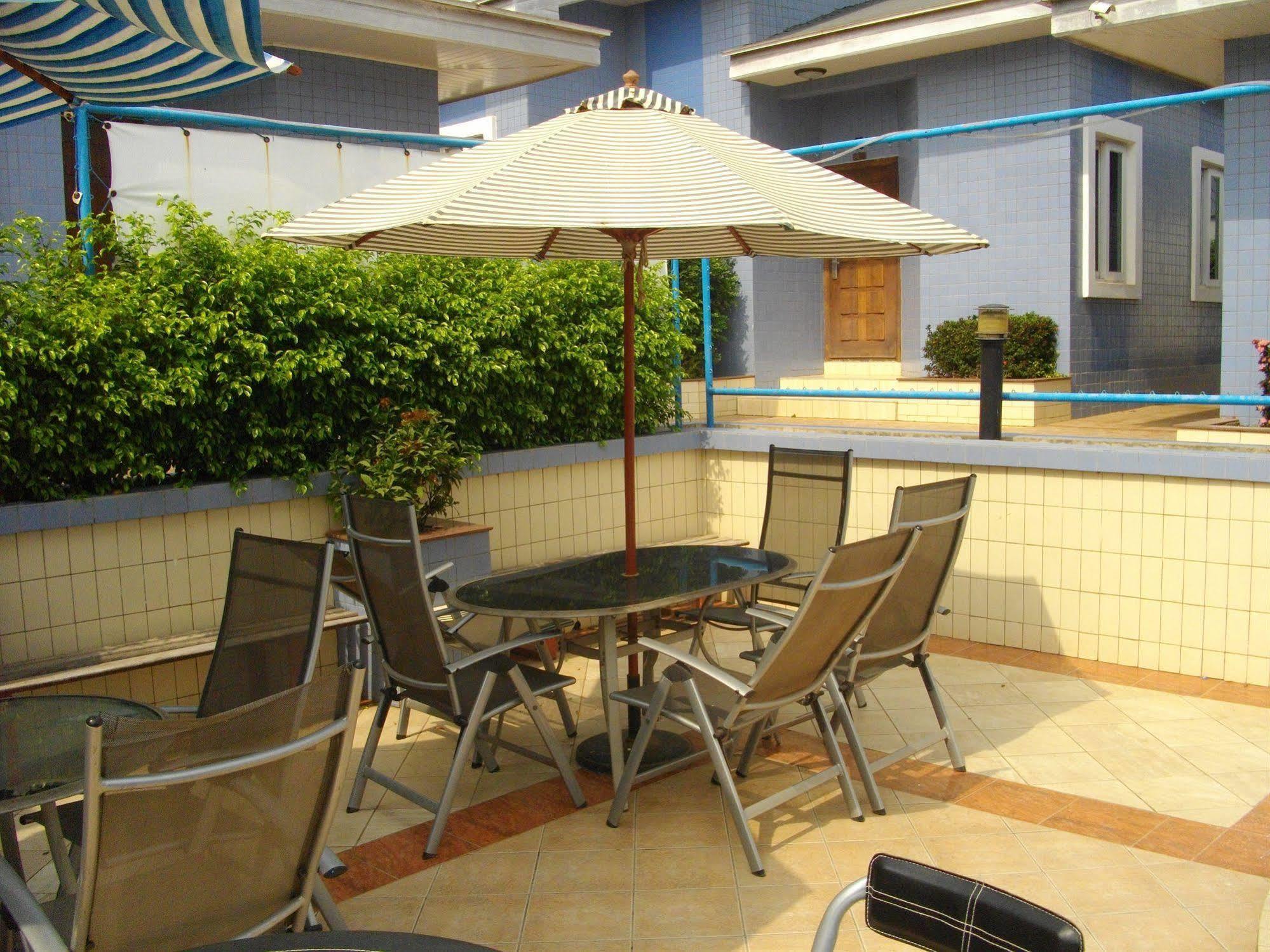 De Holiday Beach Hotel Kokrobite Εξωτερικό φωτογραφία